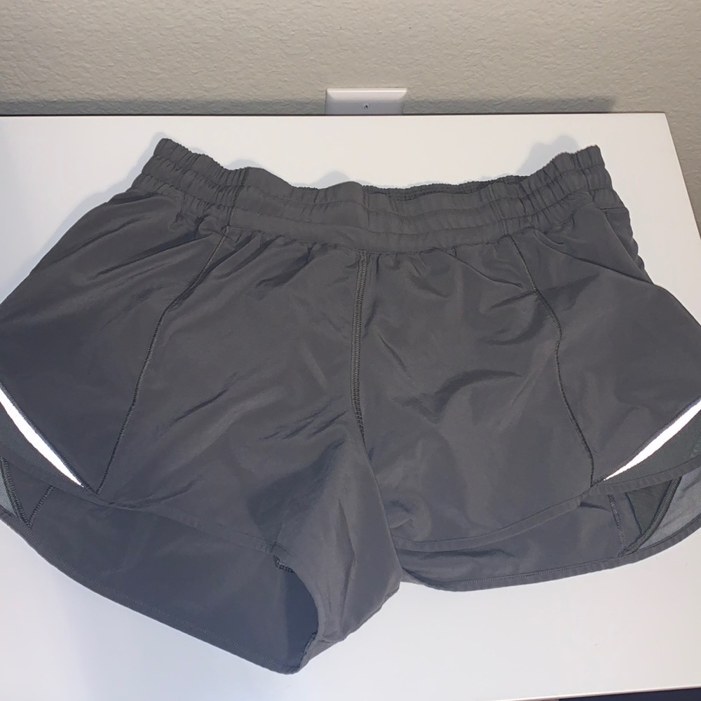 lululemon 4 inch hotty hot shorts